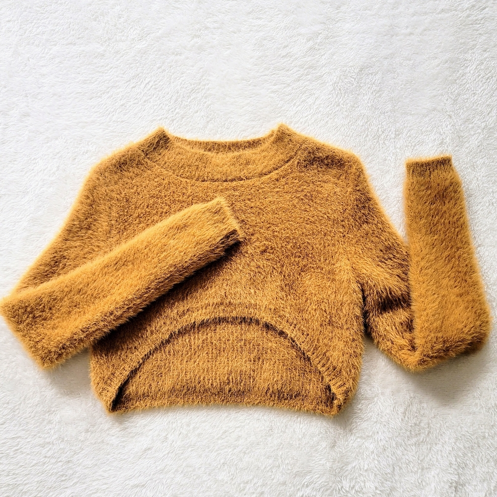 Fuzzy Cropped Sweater
